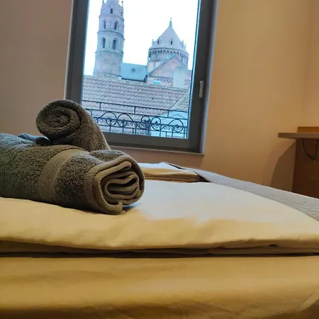 Kriemhilde Dependance Worms